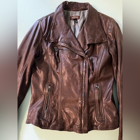 Women’s medium Danier brown leather jacket. - Picture 2 of 6